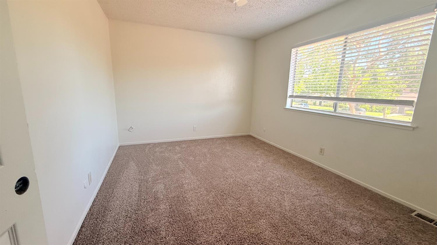 2694 W Fairmont Ave #101, Fresno, CA 93705