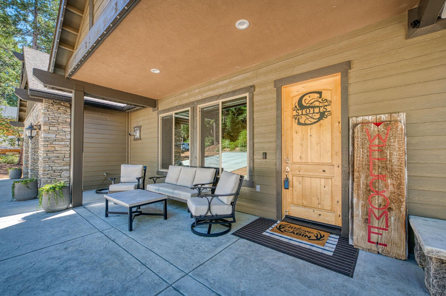42596 Garnet Ln, Shaver Lake, CA 93664