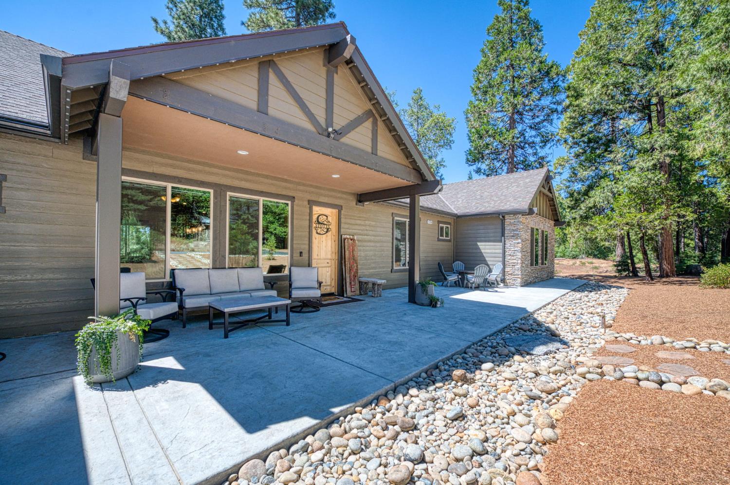 42596 Garnet Ln, Shaver Lake, CA 93664