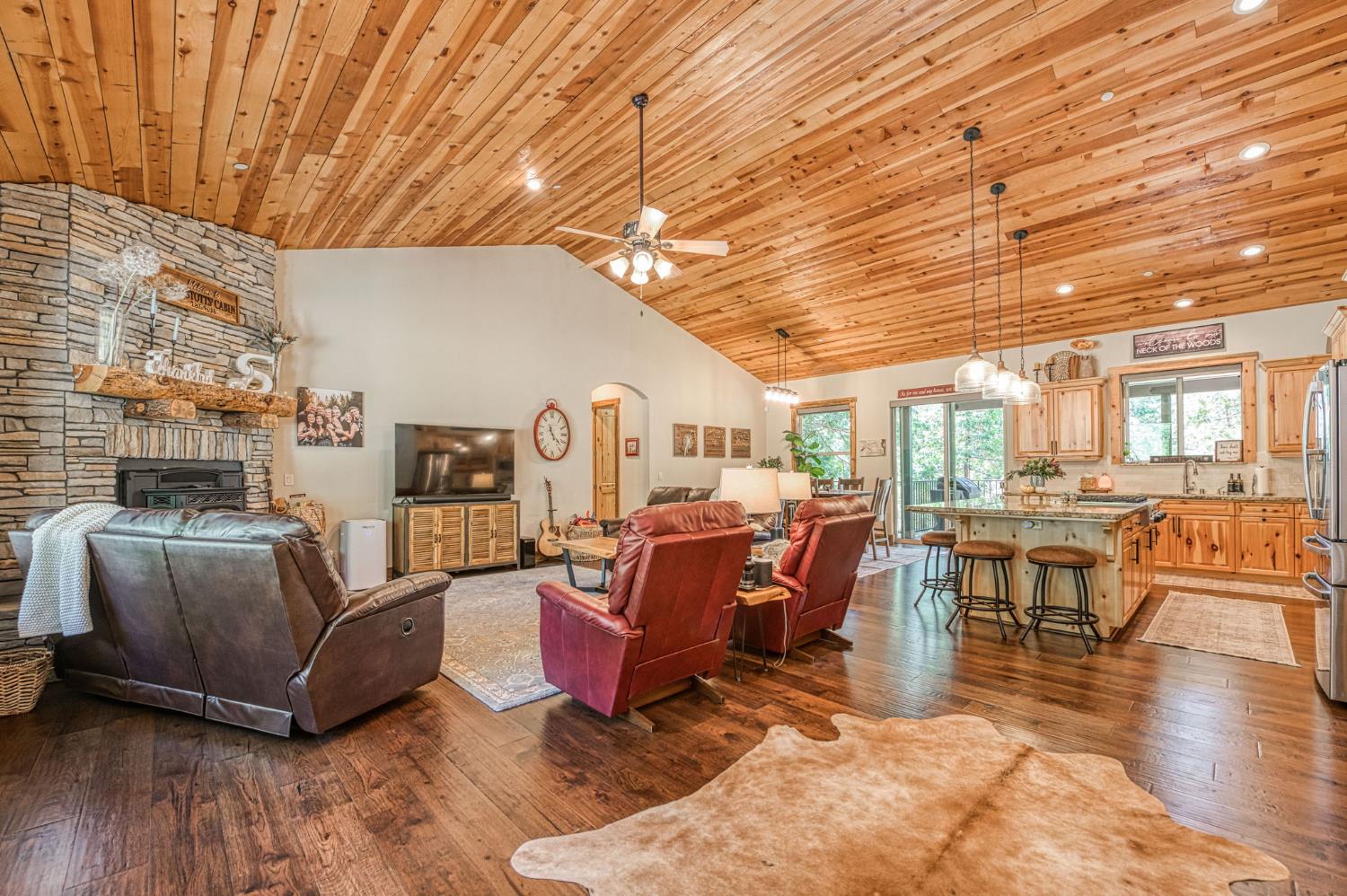42596 Garnet Ln, Shaver Lake, CA 93664