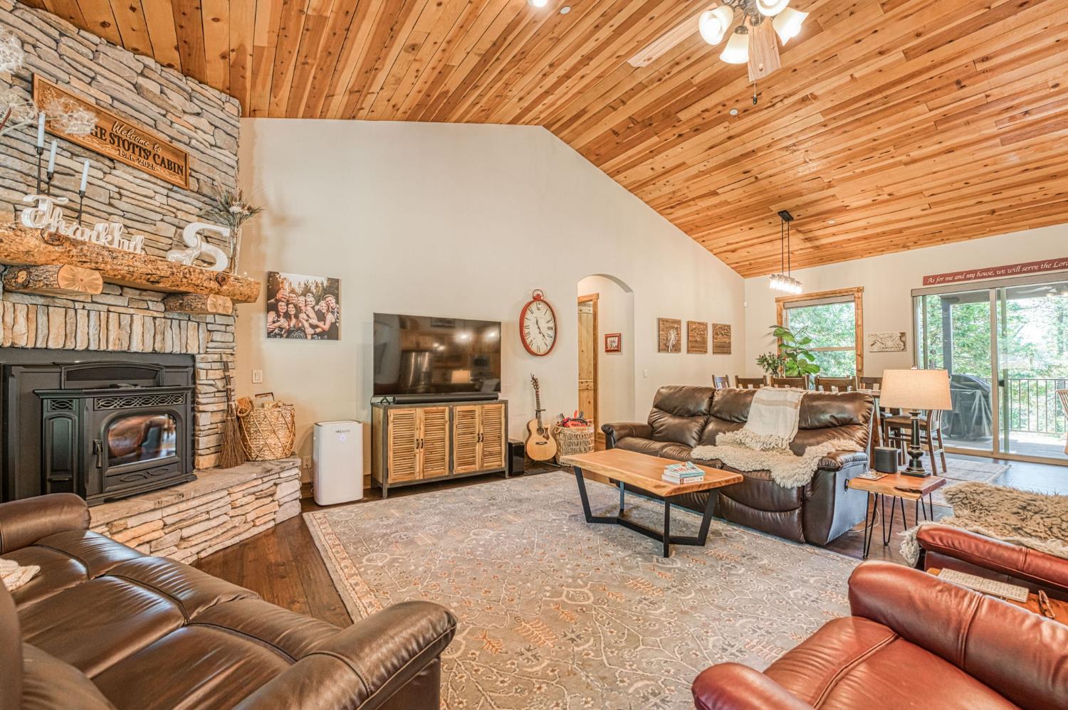 42596 Garnet Ln, Shaver Lake, CA 93664