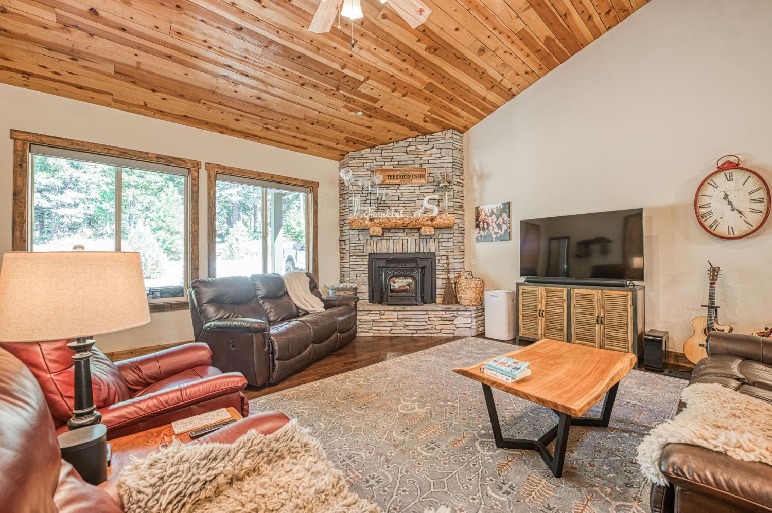 42596 Garnet Ln, Shaver Lake, CA 93664