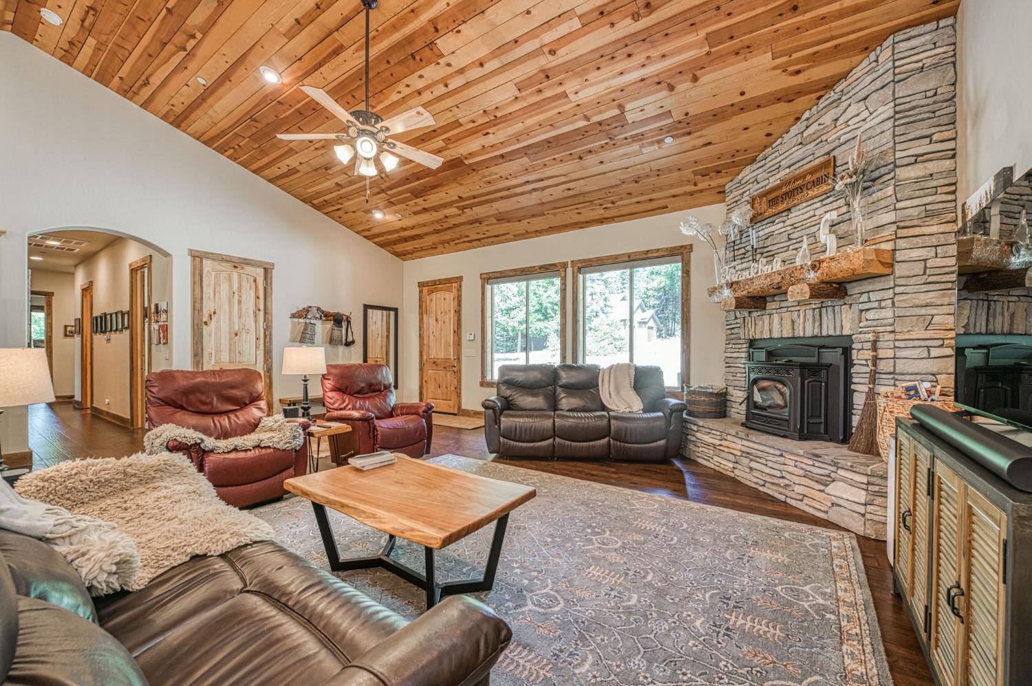 42596 Garnet Ln, Shaver Lake, CA 93664