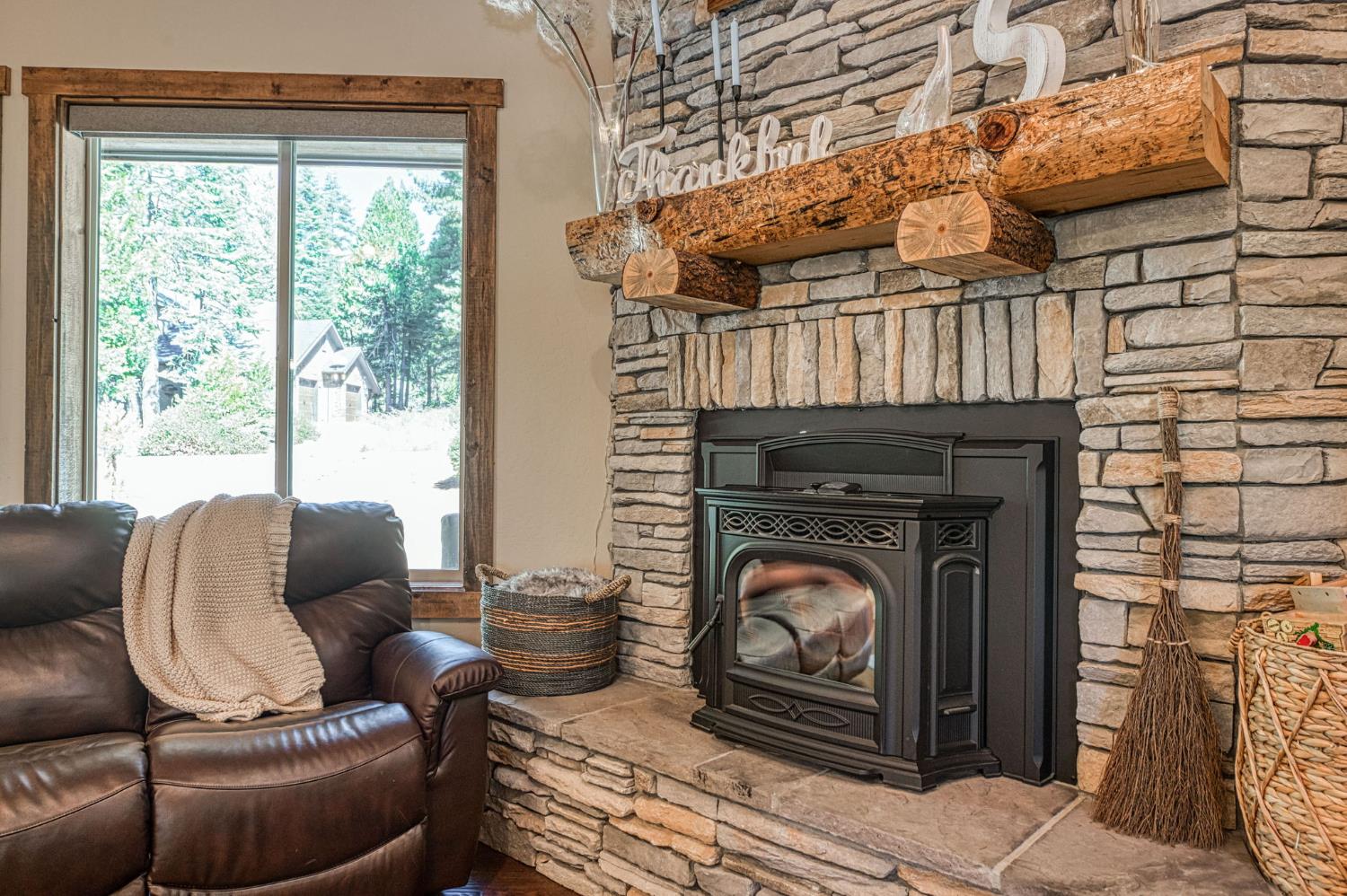 42596 Garnet Ln, Shaver Lake, CA 93664
