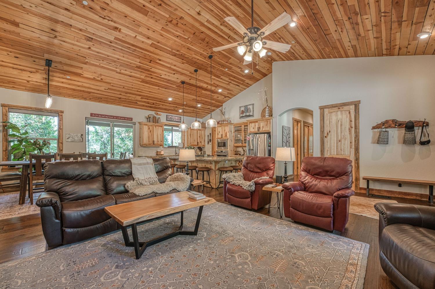 42596 Garnet Ln, Shaver Lake, CA 93664