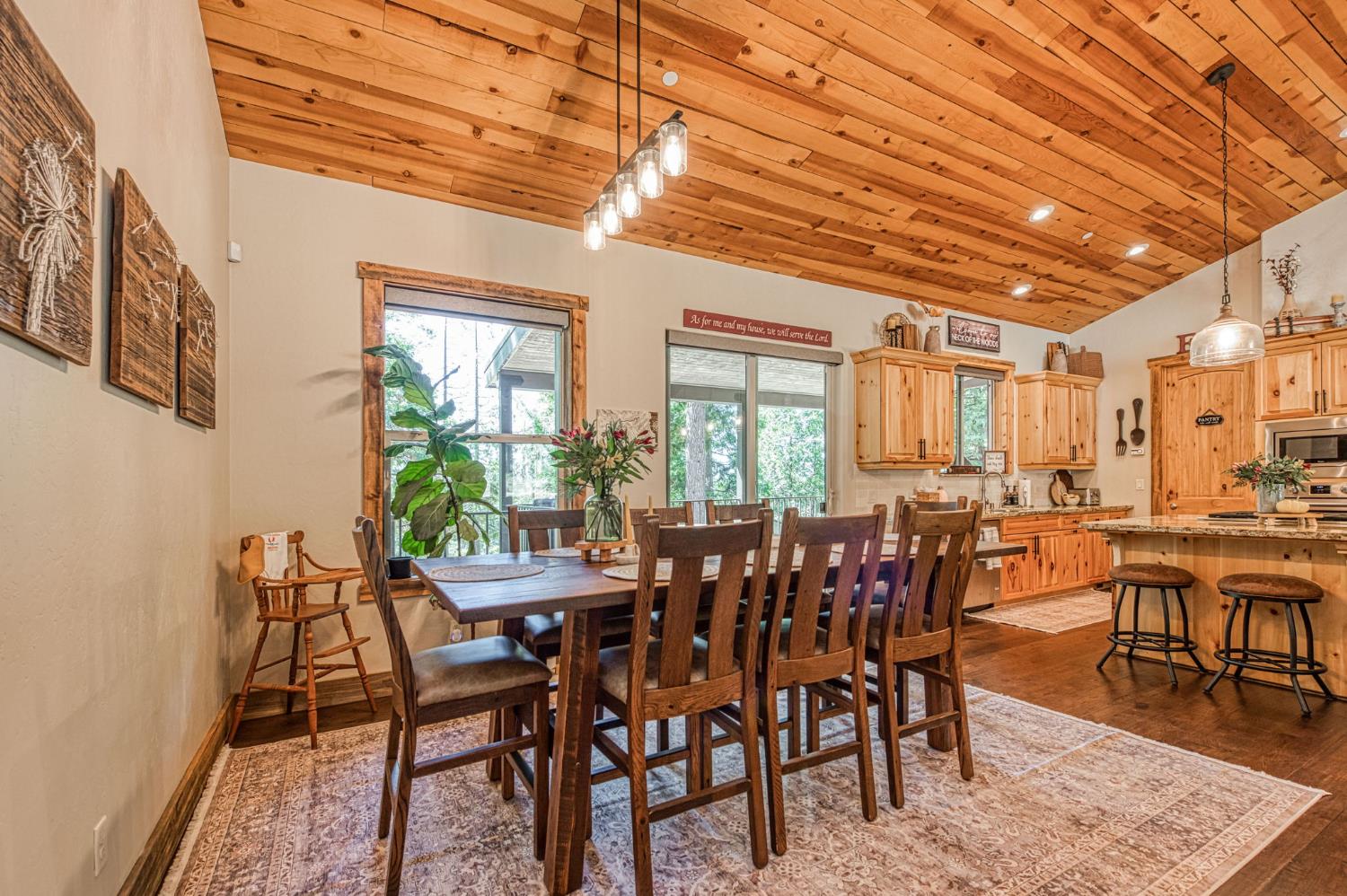 42596 Garnet Ln, Shaver Lake, CA 93664