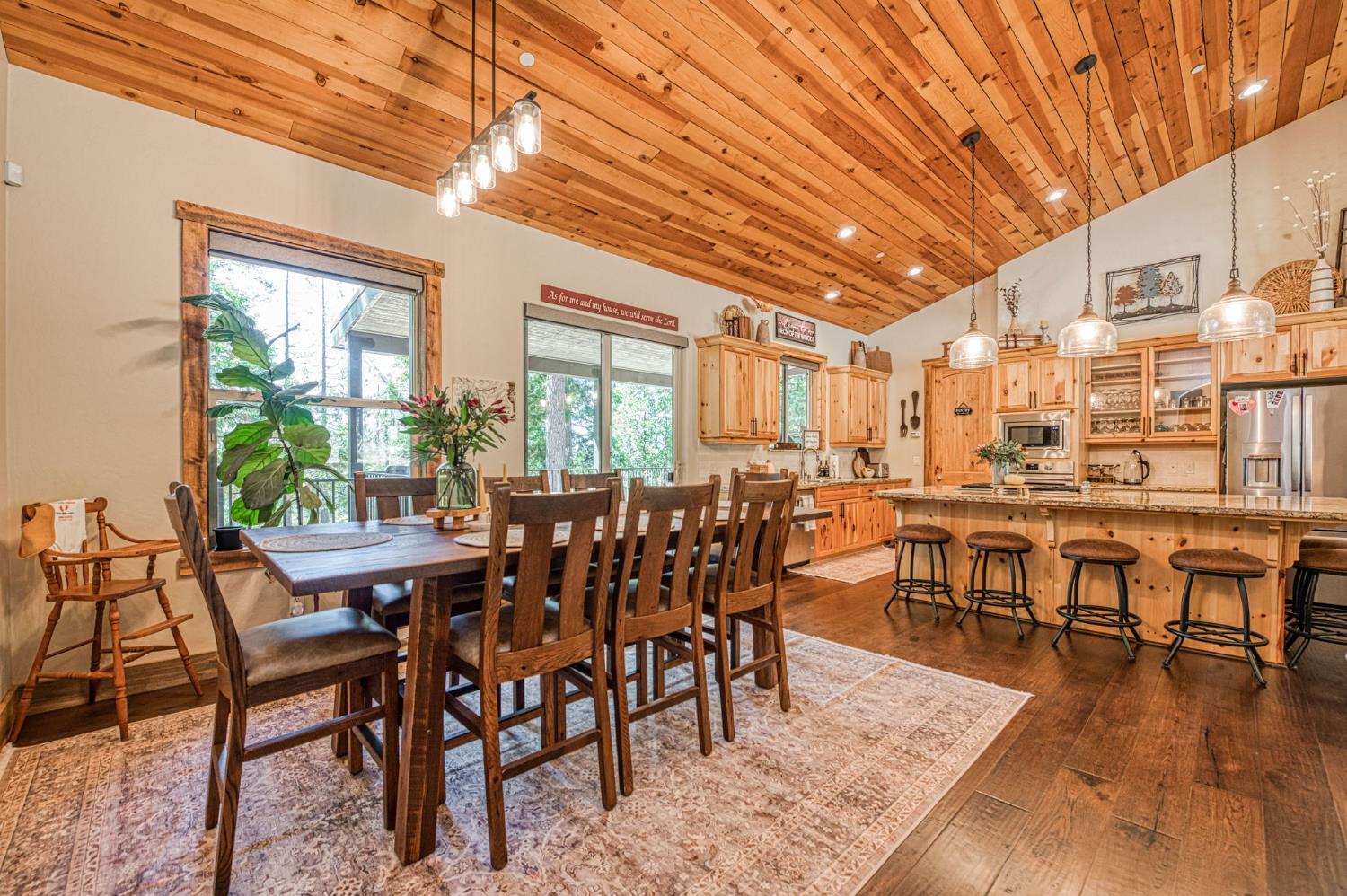 42596 Garnet Ln, Shaver Lake, CA 93664