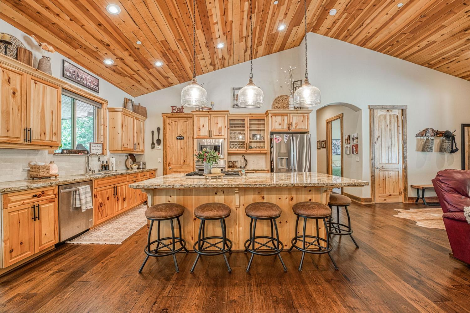 42596 Garnet Ln, Shaver Lake, CA 93664