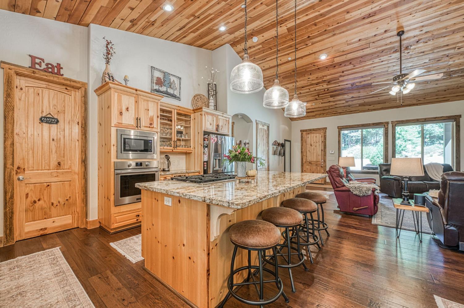 42596 Garnet Ln, Shaver Lake, CA 93664