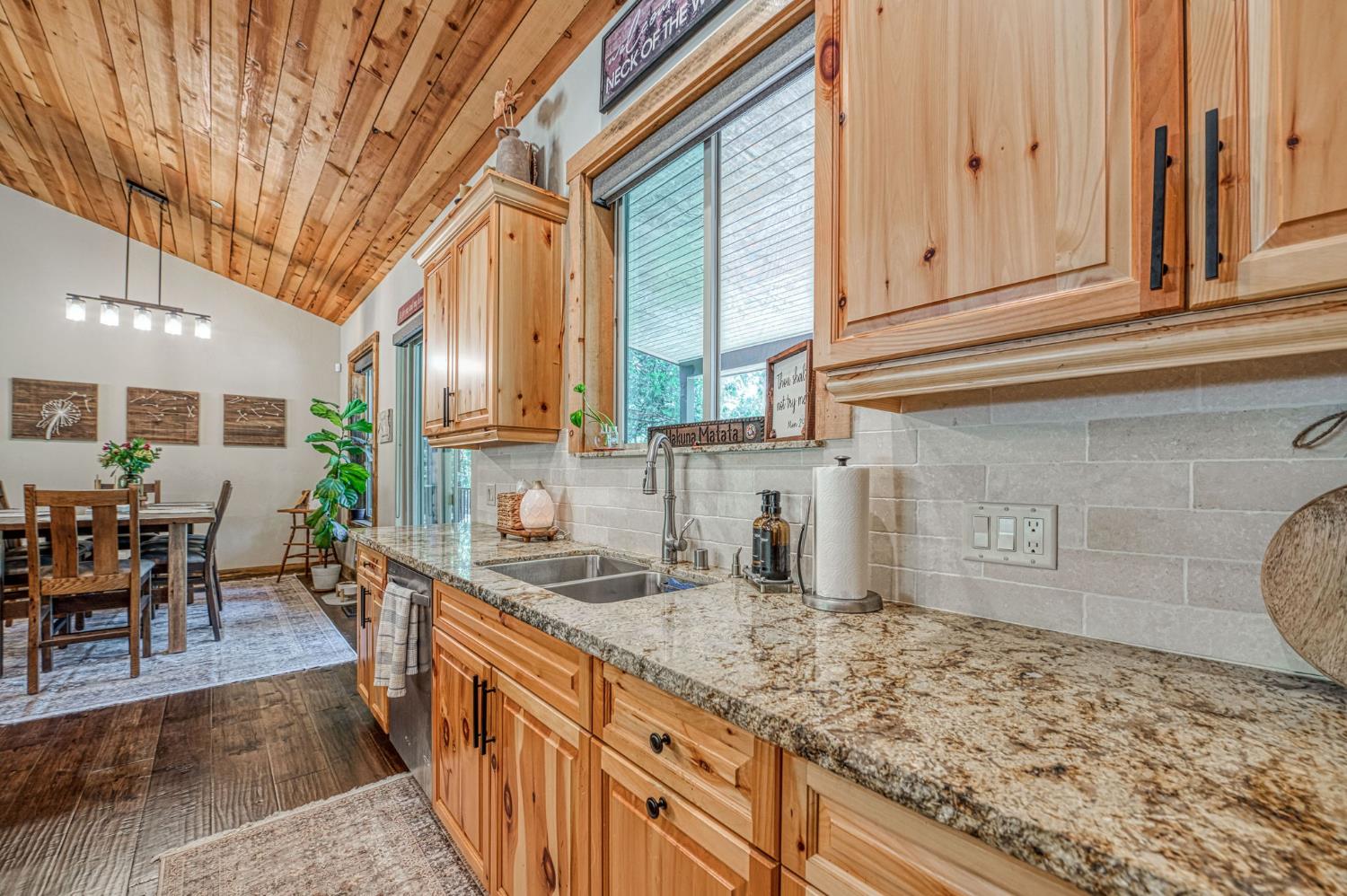 42596 Garnet Ln, Shaver Lake, CA 93664