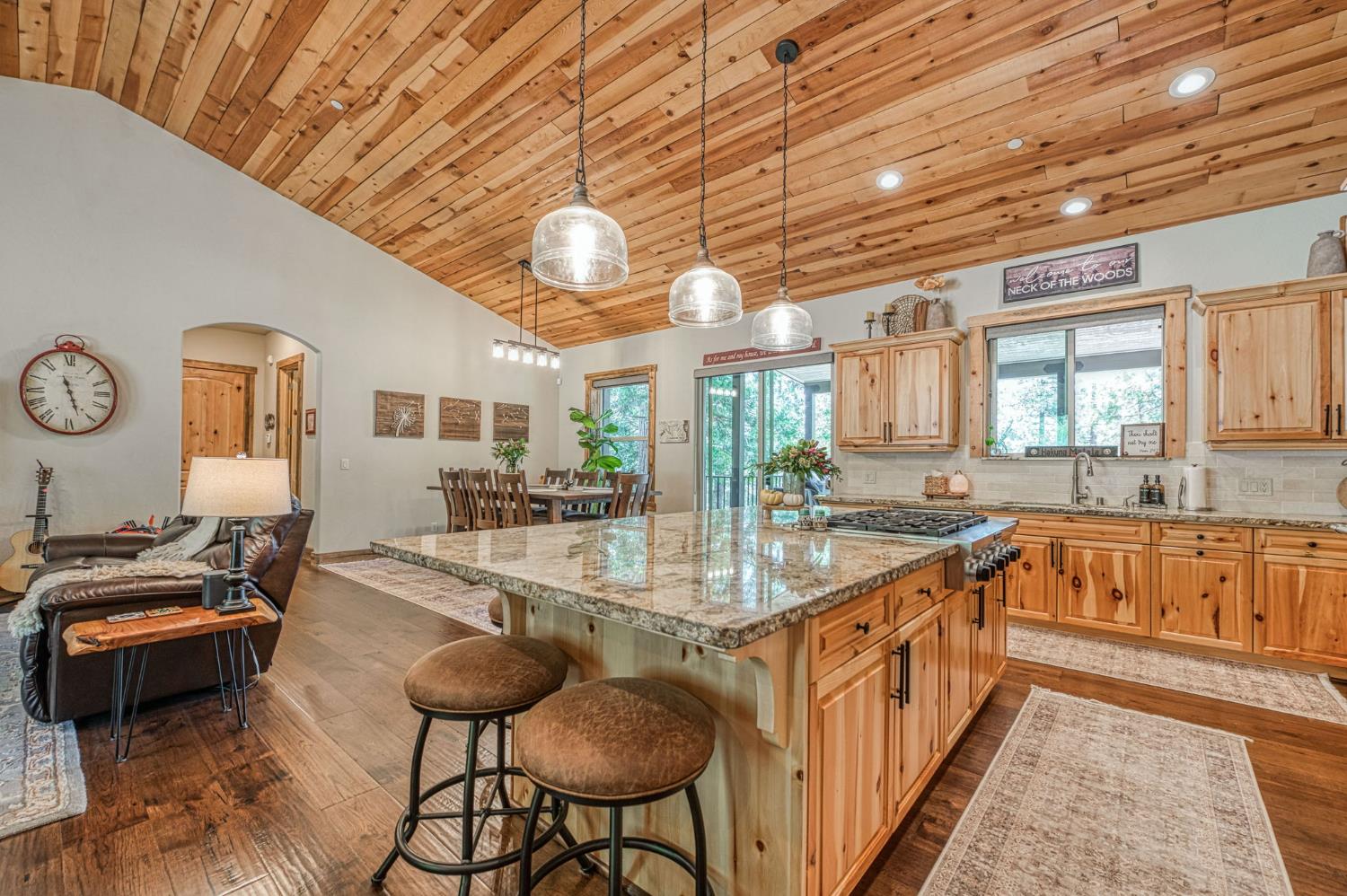 42596 Garnet Ln, Shaver Lake, CA 93664