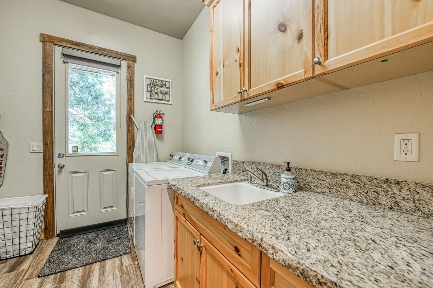42596 Garnet Ln, Shaver Lake, CA 93664