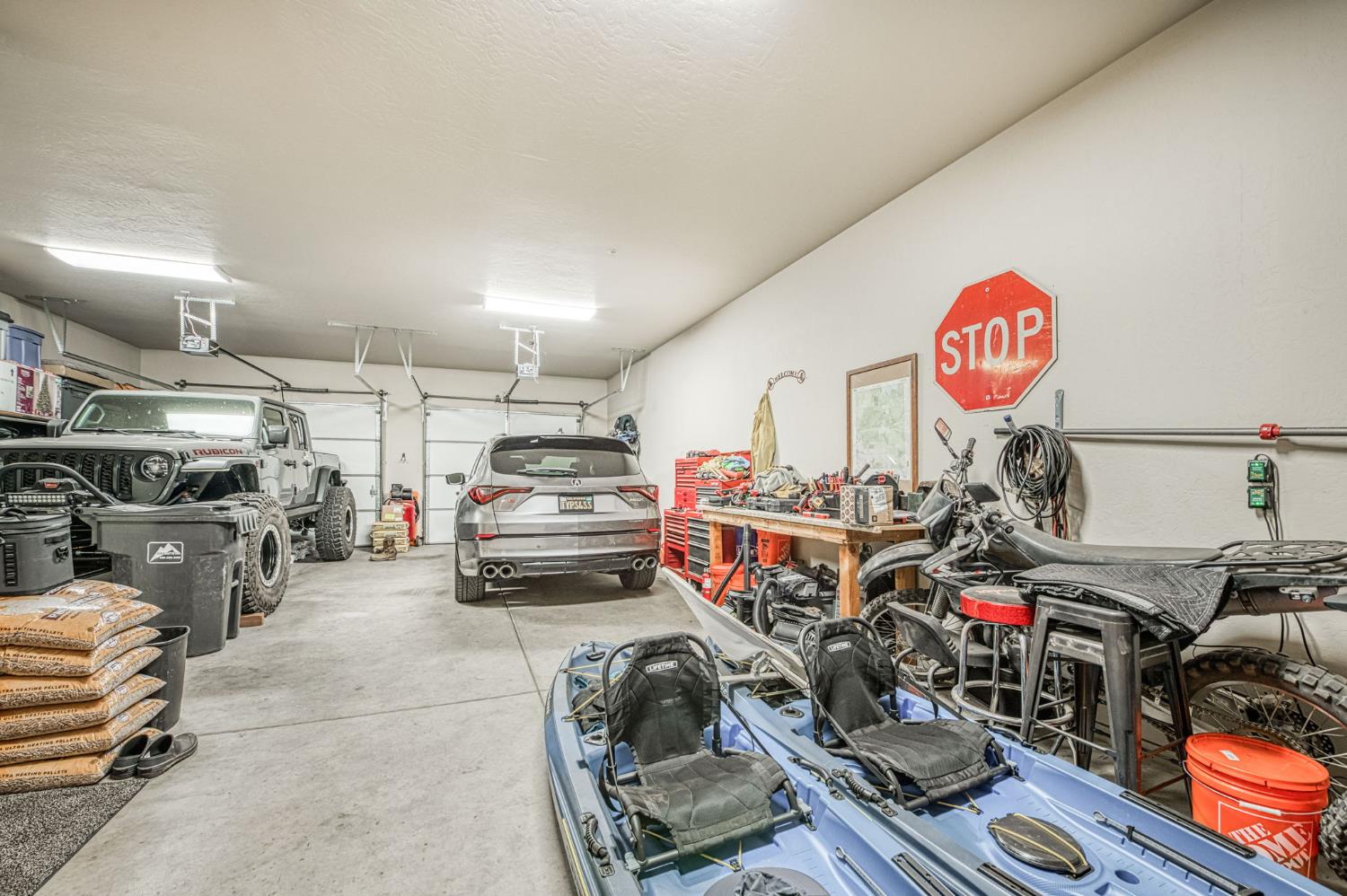 42596 Garnet Ln, Shaver Lake, CA 93664