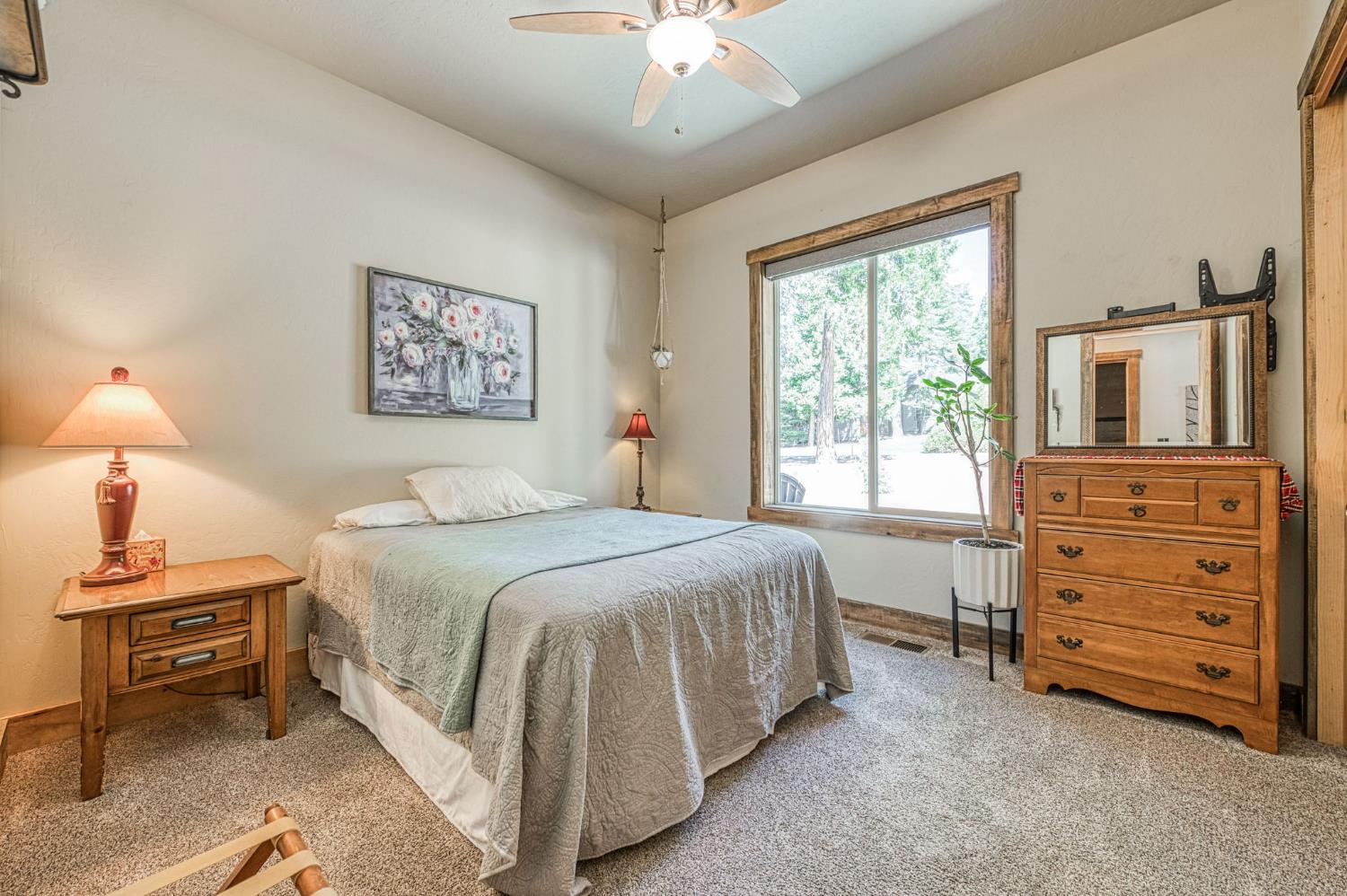 42596 Garnet Ln, Shaver Lake, CA 93664