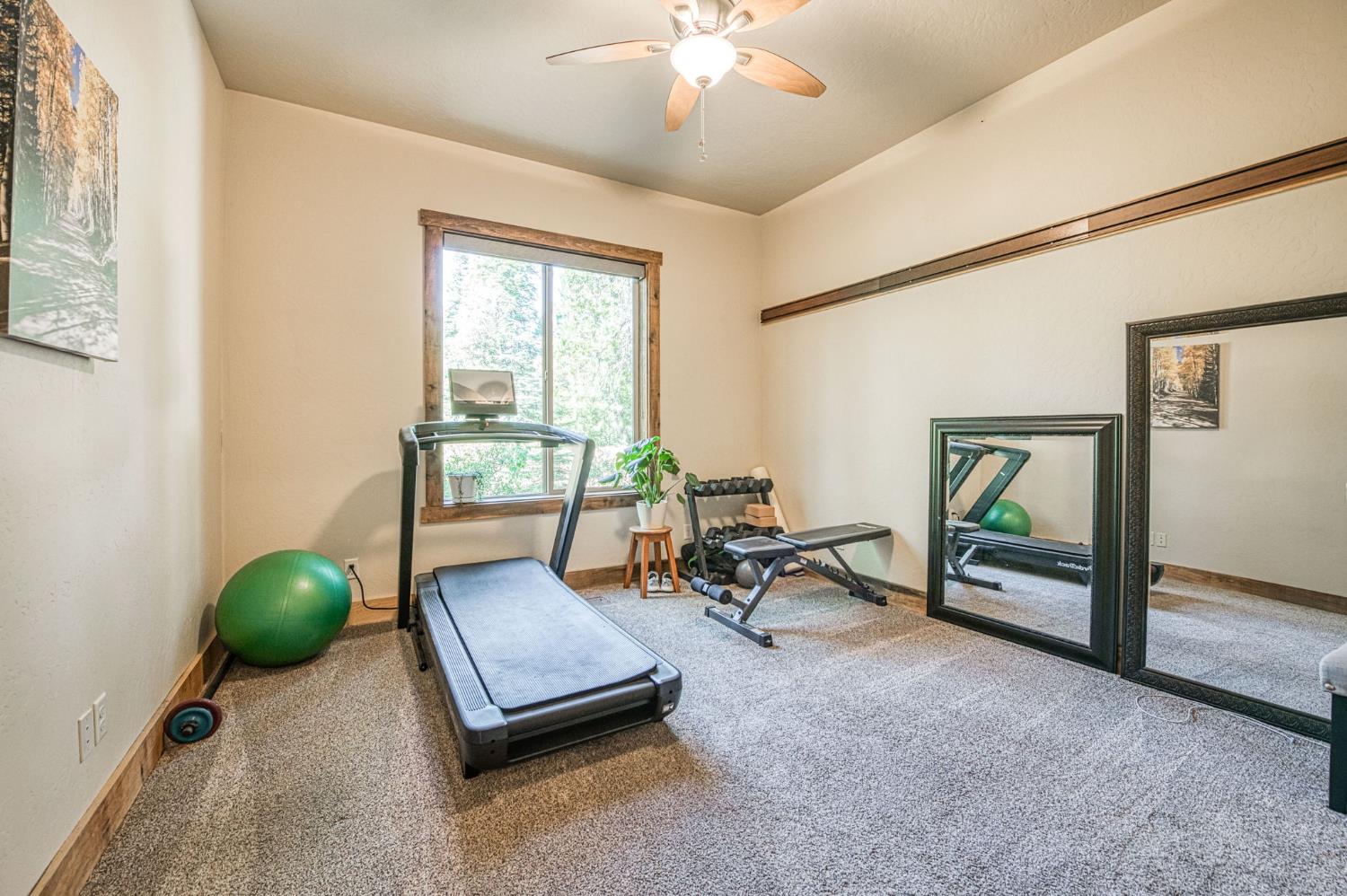 42596 Garnet Ln, Shaver Lake, CA 93664