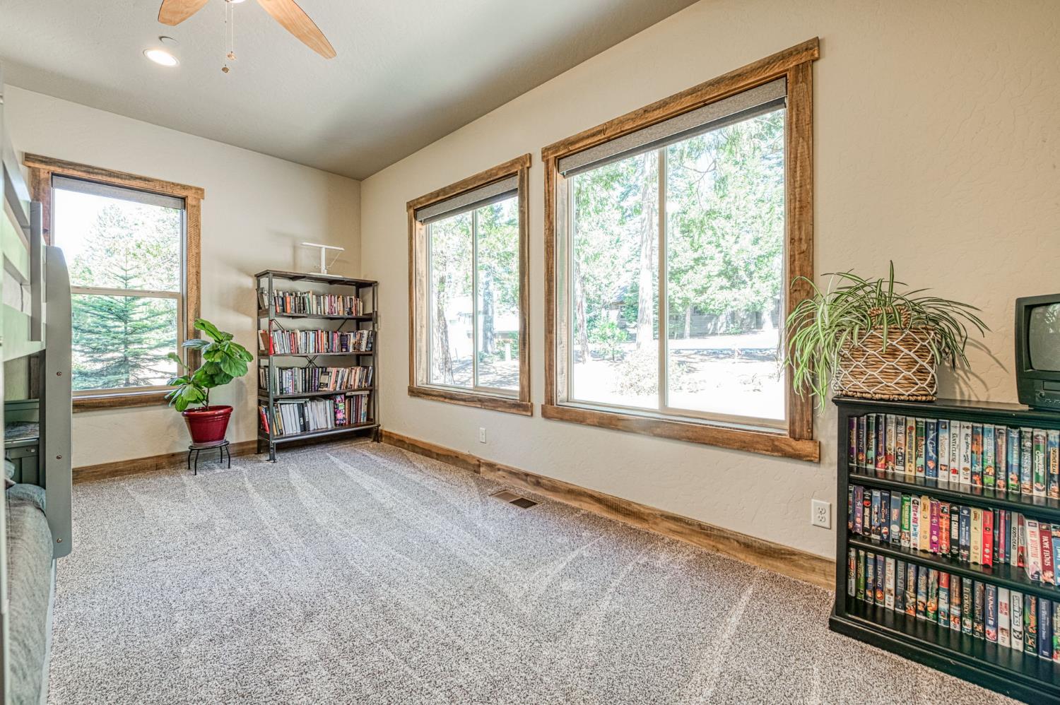42596 Garnet Ln, Shaver Lake, CA 93664