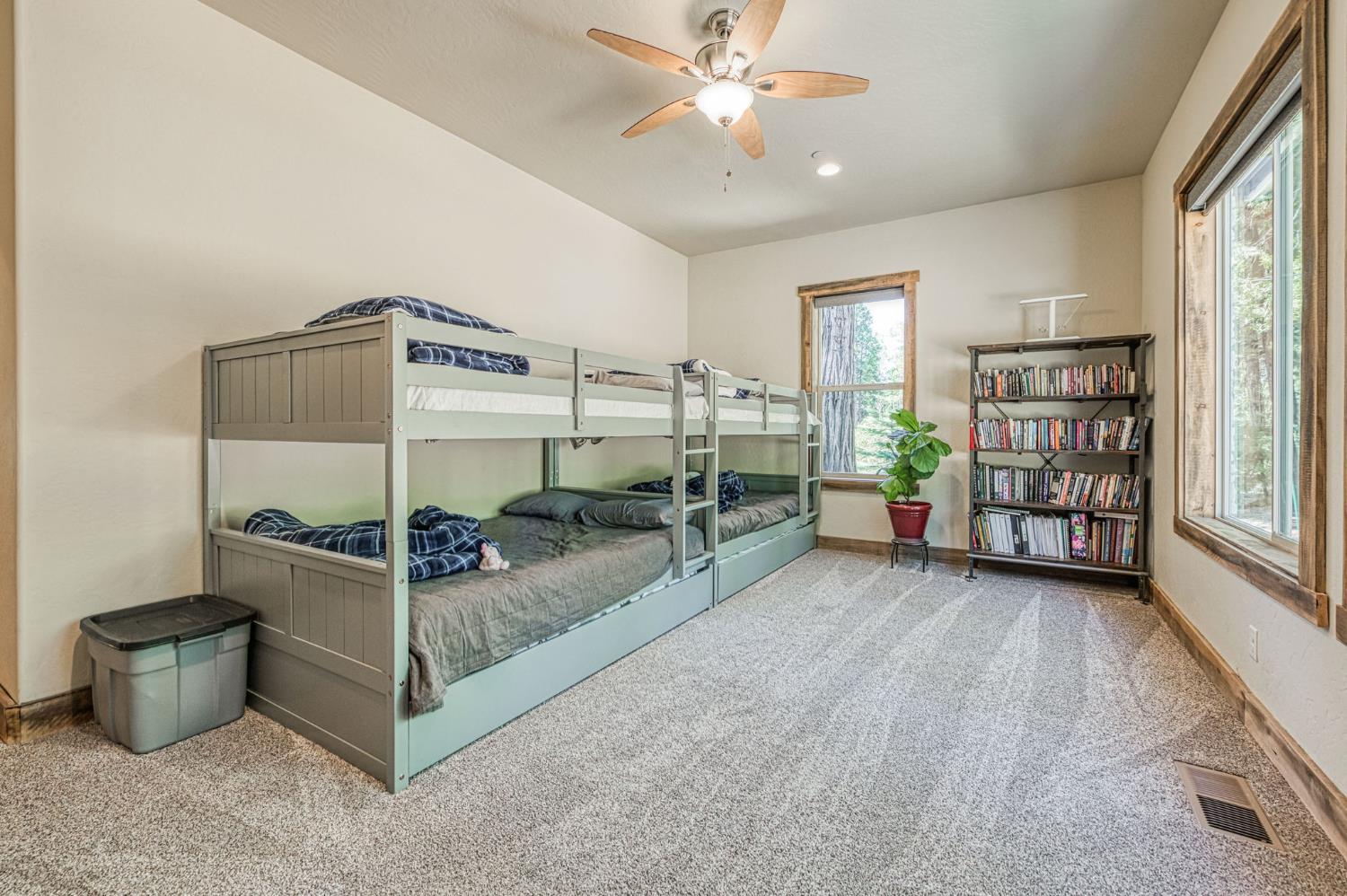 42596 Garnet Ln, Shaver Lake, CA 93664