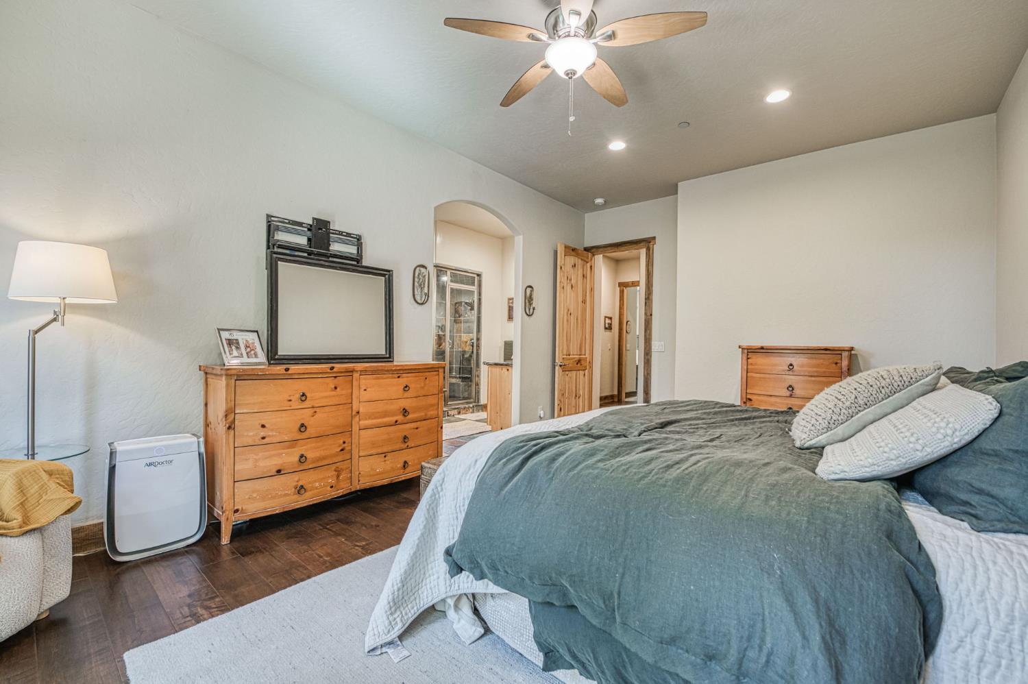 42596 Garnet Ln, Shaver Lake, CA 93664