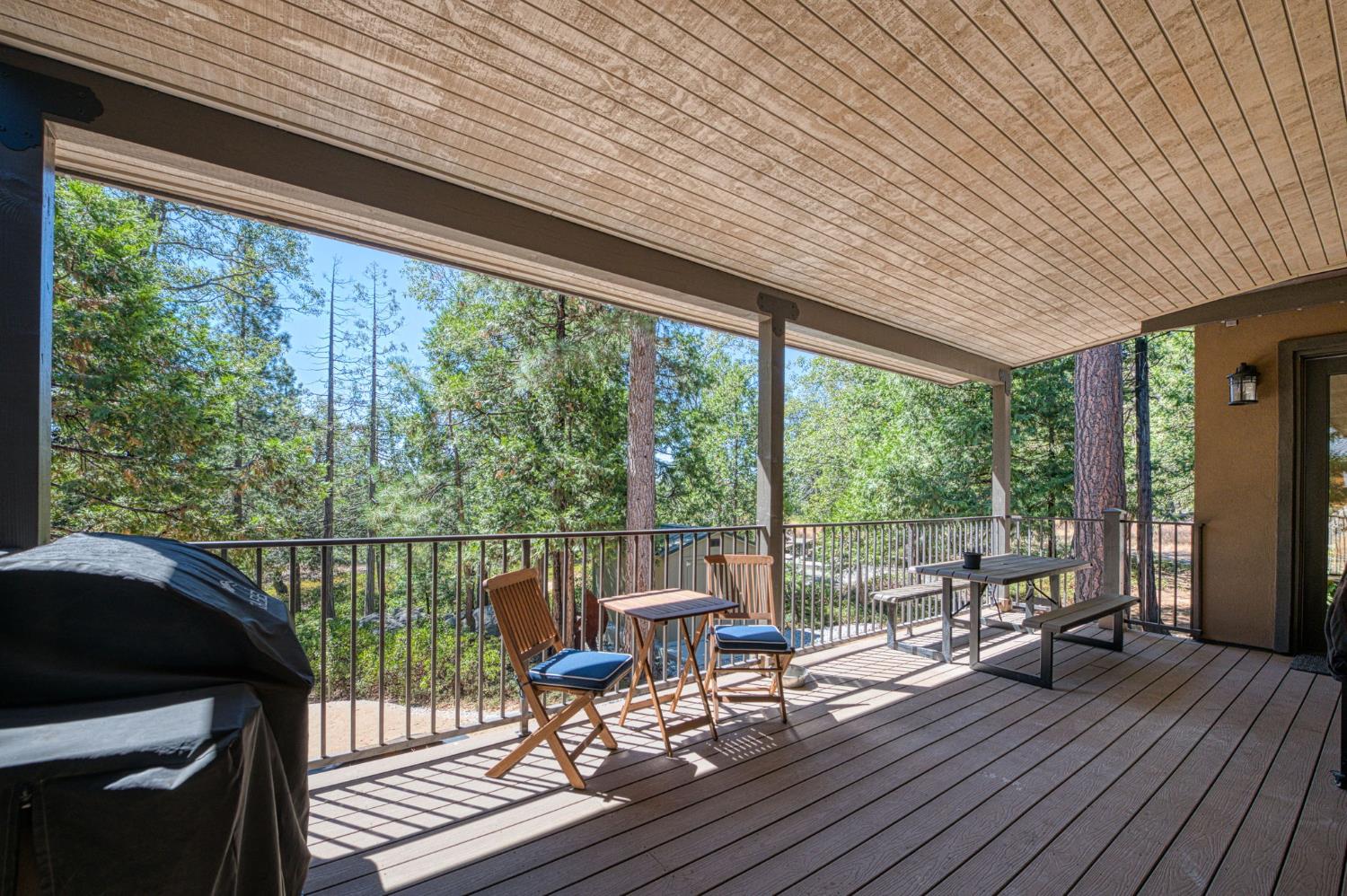 42596 Garnet Ln, Shaver Lake, CA 93664