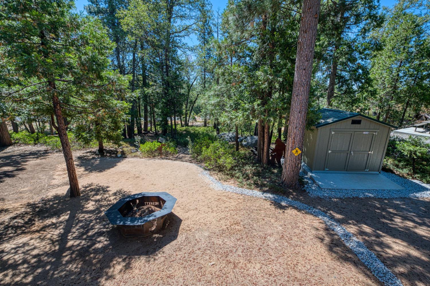42596 Garnet Ln, Shaver Lake, CA 93664