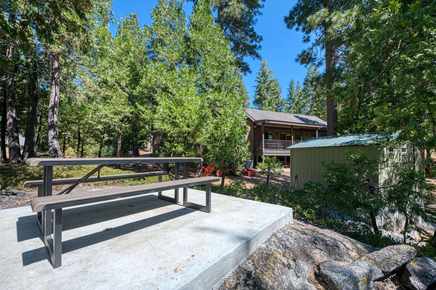 42596 Garnet Ln, Shaver Lake, CA 93664