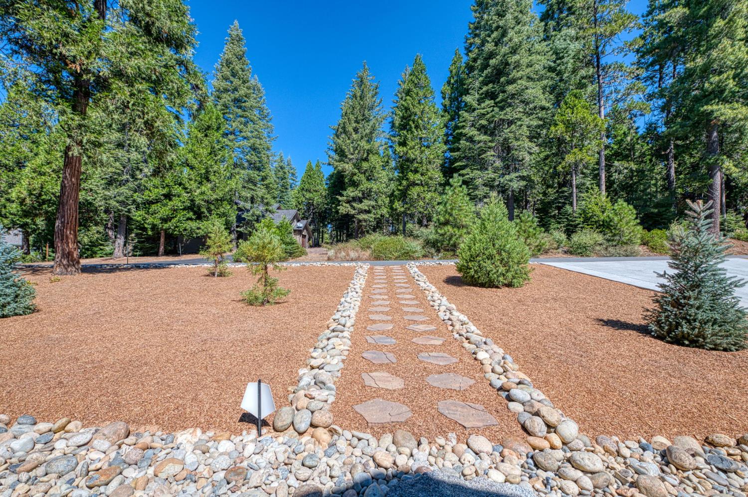 42596 Garnet Ln, Shaver Lake, CA 93664