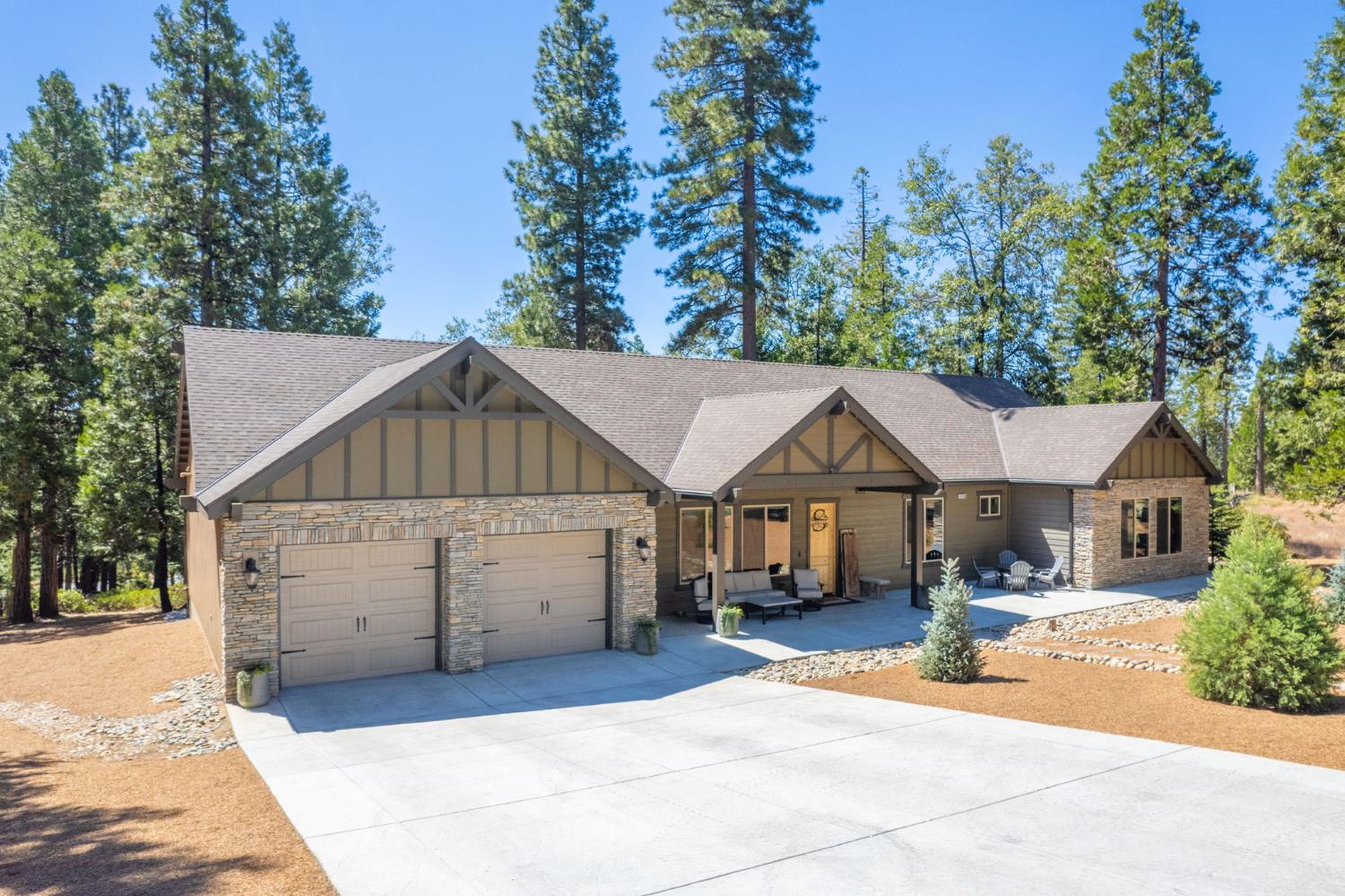 42596 Garnet Ln, Shaver Lake, CA 93664