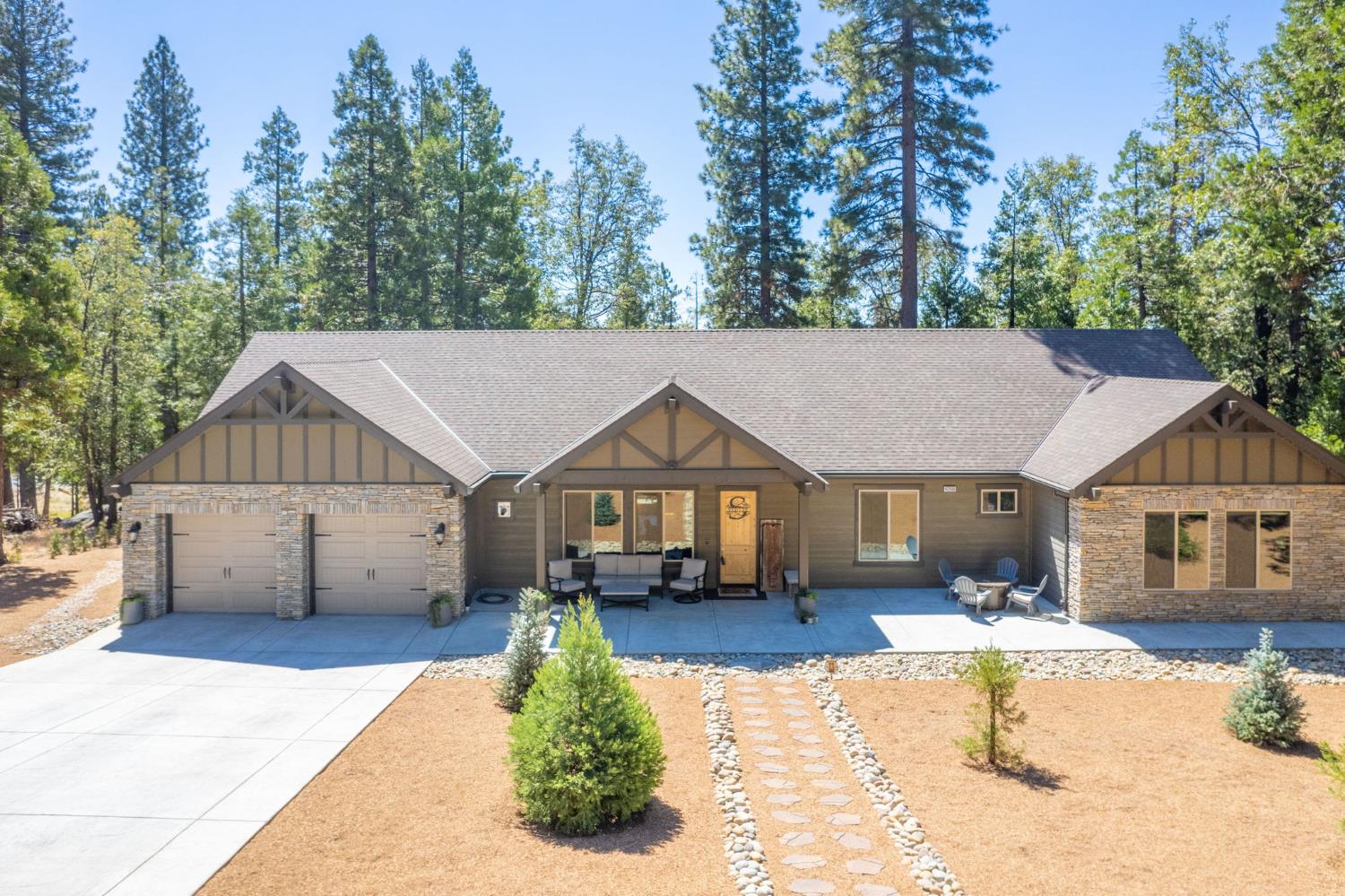 42596 Garnet Ln, Shaver Lake, CA 93664
