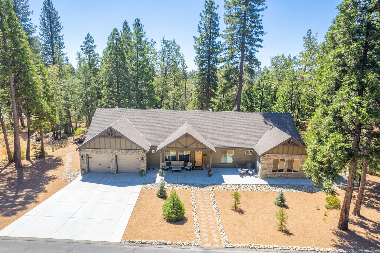 42596 Garnet Ln, Shaver Lake, CA 93664