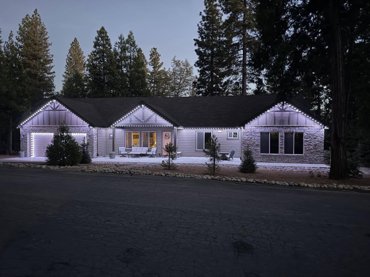 42596 Garnet Ln, Shaver Lake, CA 93664