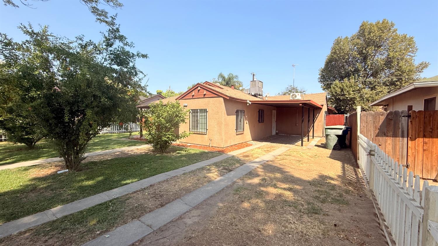 3517 E Lamona Ave, Fresno, CA 93703