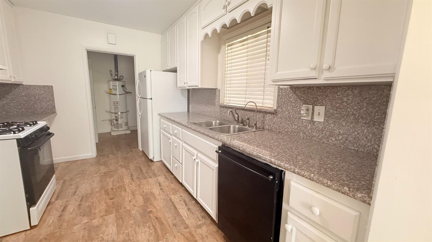 3517 E Lamona Ave, Fresno, CA 93703