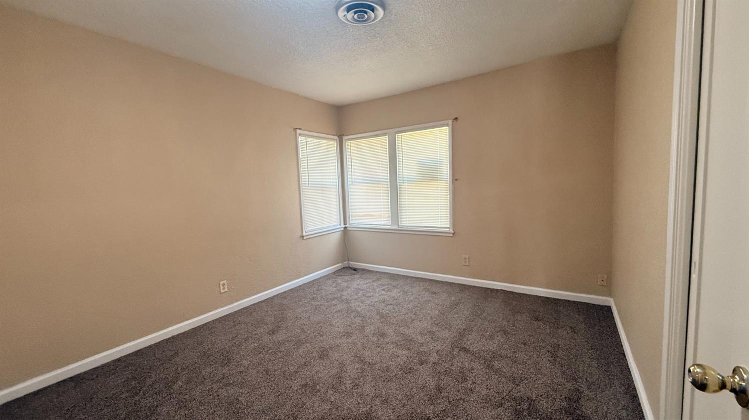 3517 E Lamona Ave, Fresno, CA 93703