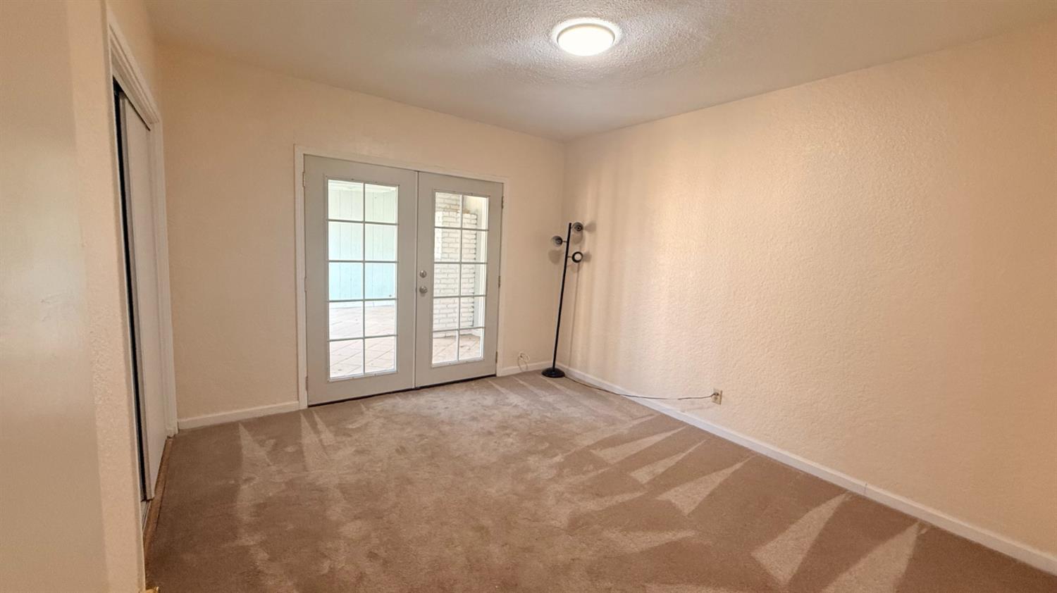 3517 E Lamona Ave, Fresno, CA 93703