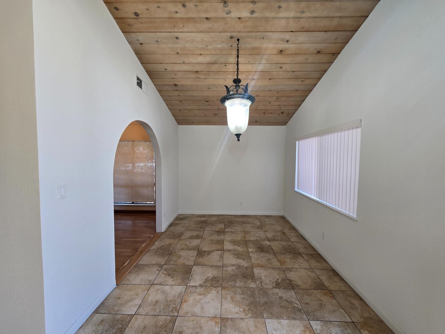 5064 N Wishon Ave #A, Fresno, CA 93704