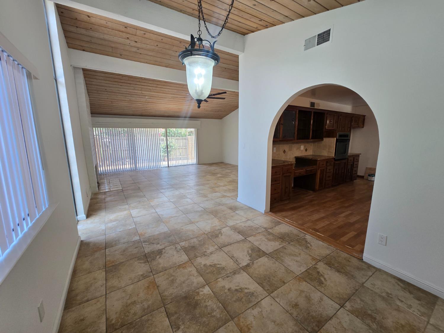 5064 N Wishon Ave #A, Fresno, CA 93704