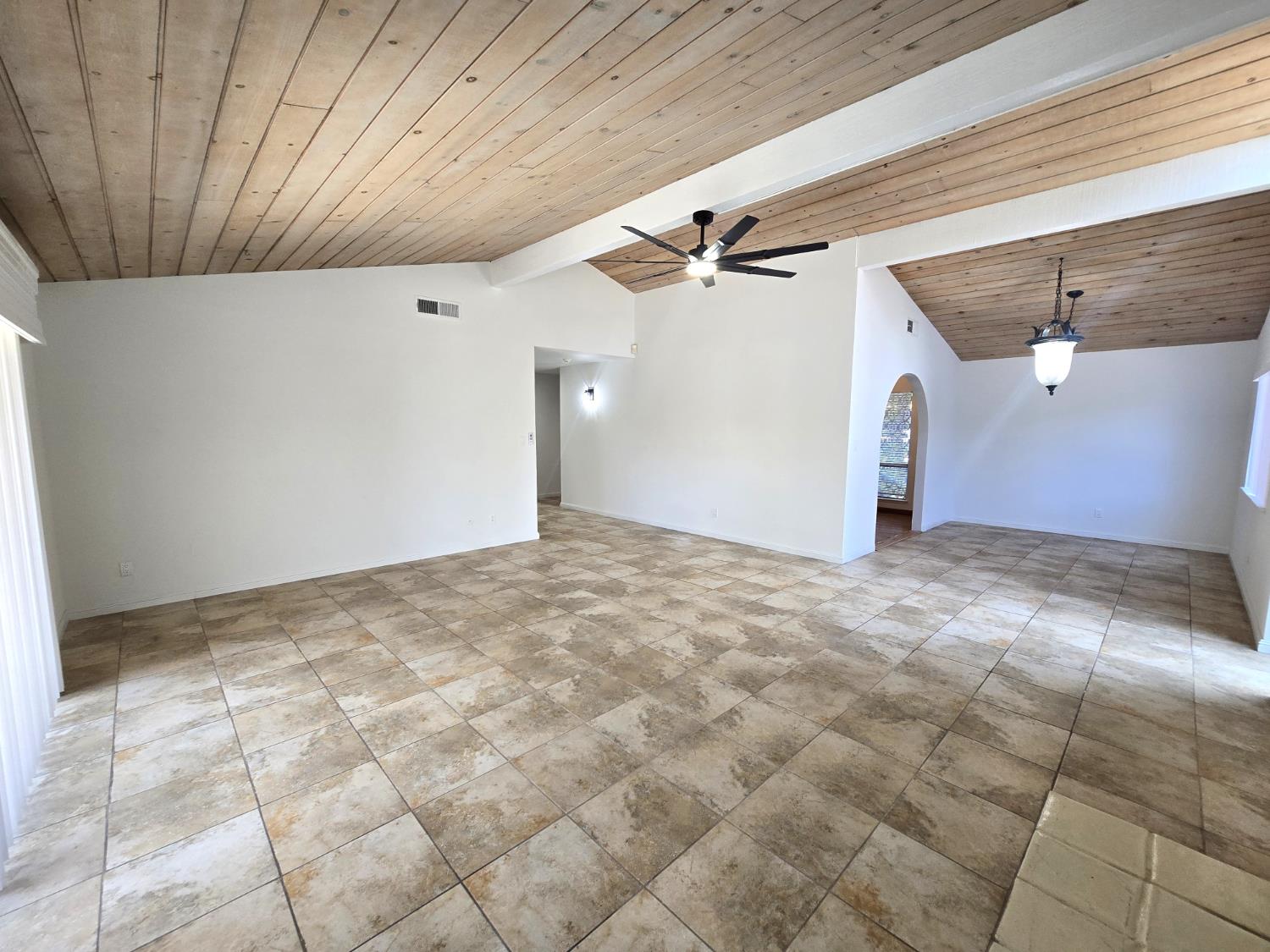 5064 N Wishon Ave #A, Fresno, CA 93704