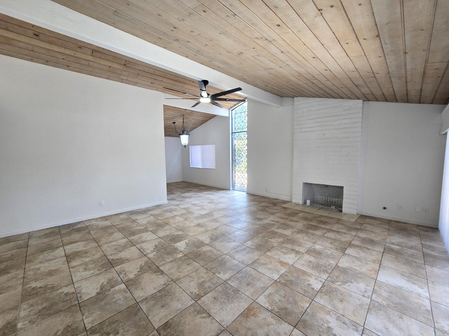 5064 N Wishon Ave #A, Fresno, CA 93704