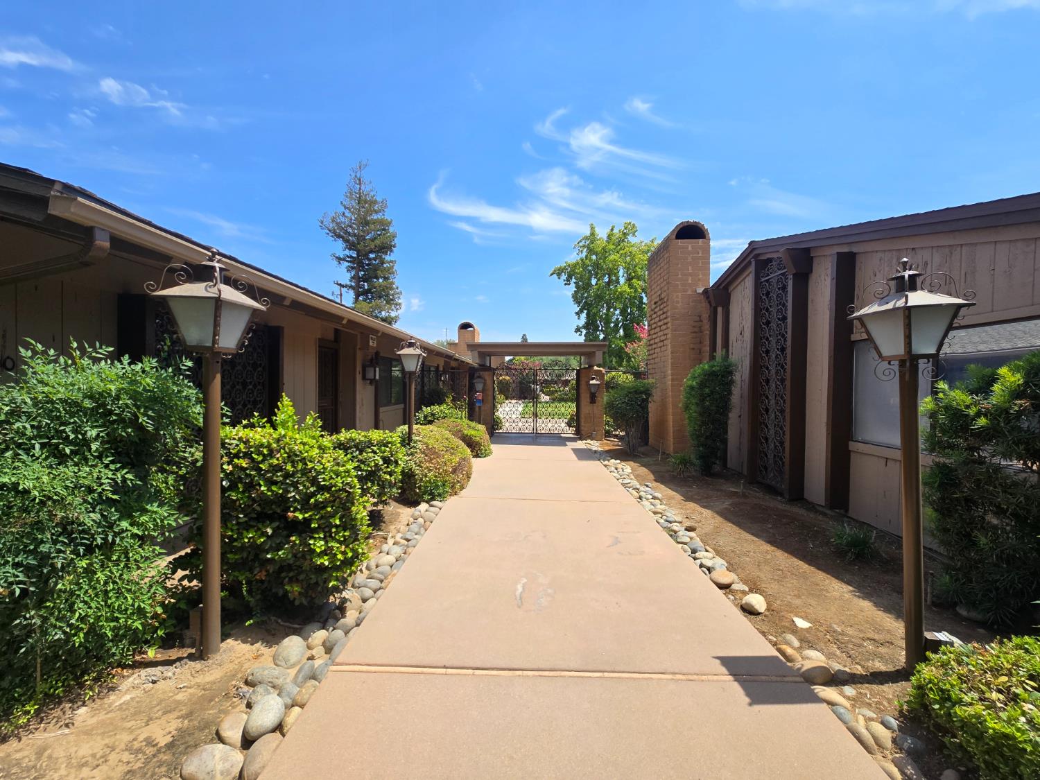 5064 N Wishon Ave #A, Fresno, CA 93704