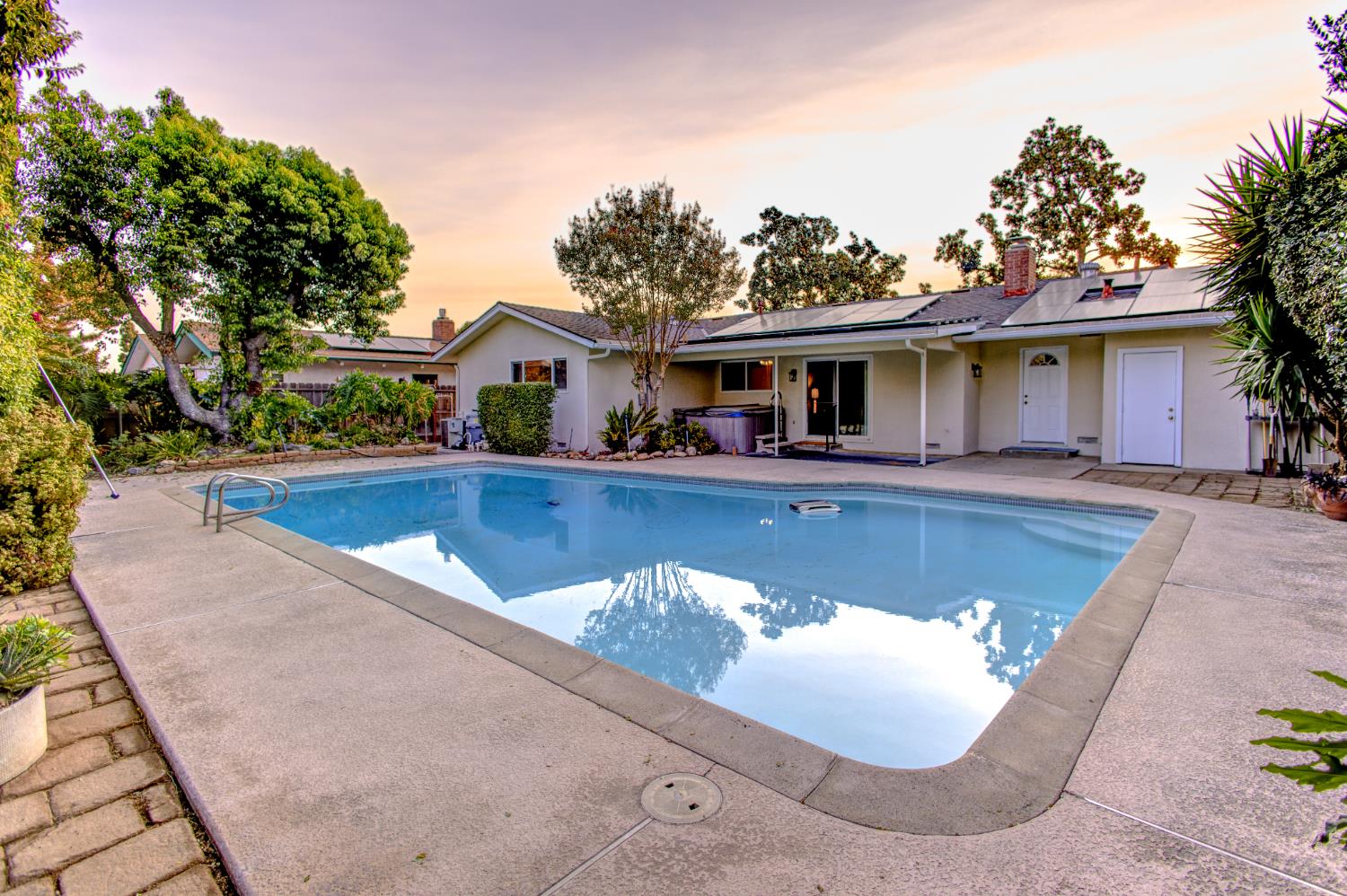 6461 N Anna St, Fresno, CA 93710