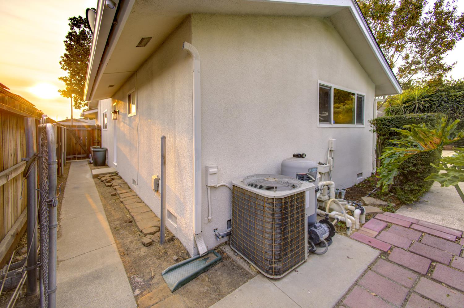 6461 N Anna St, Fresno, CA 93710
