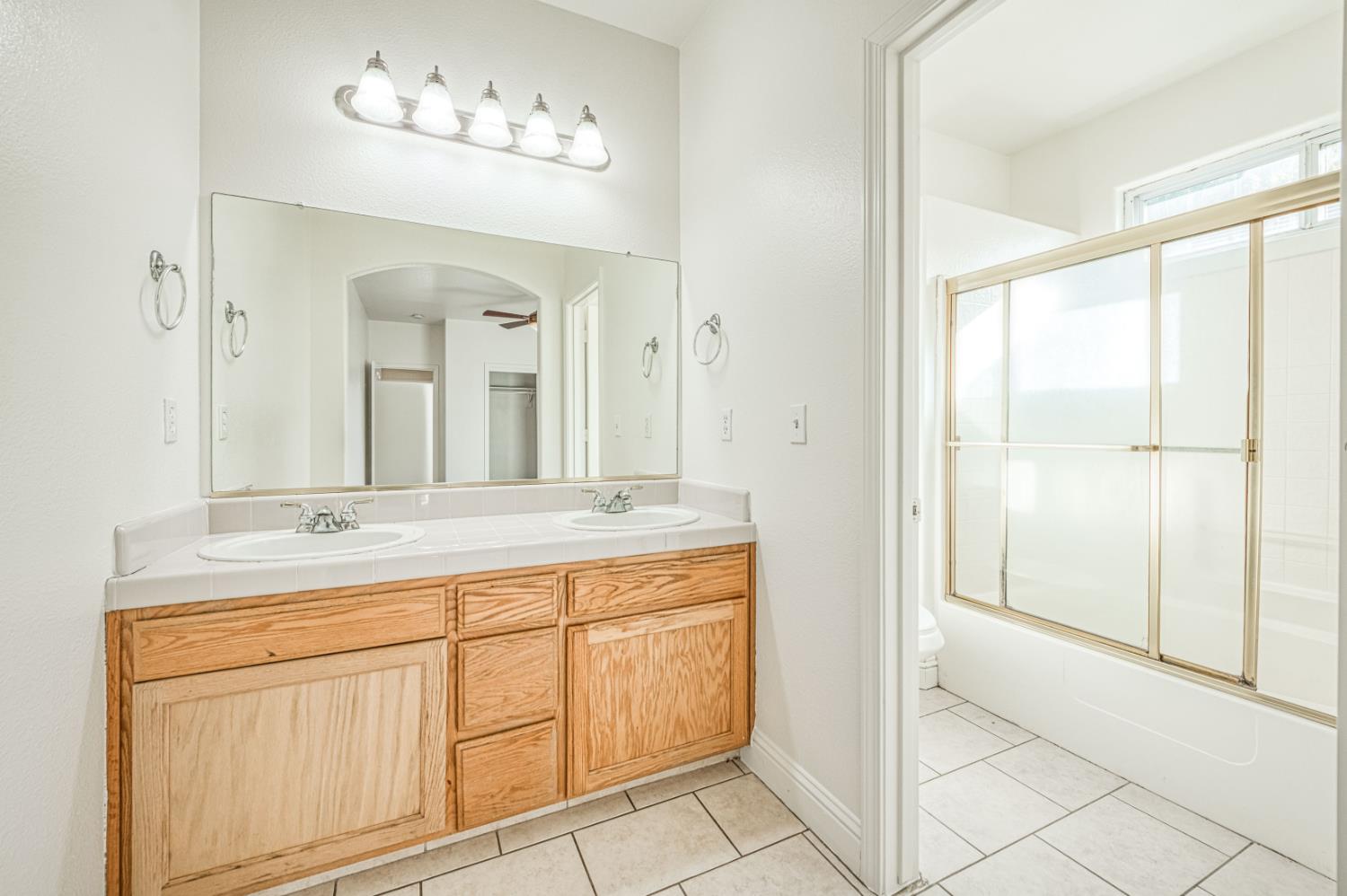 5928 W Rialto Ave, Fresno, CA 93722
