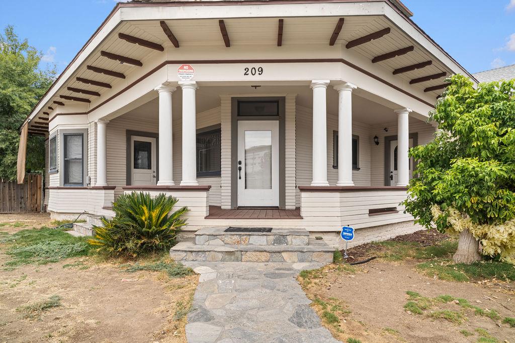 209 N Diana St, Fresno, CA 93701