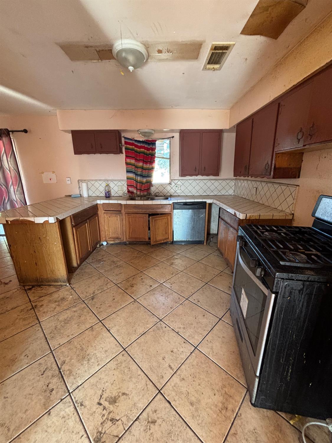 1555 S College Ave, Dinuba, CA 93618