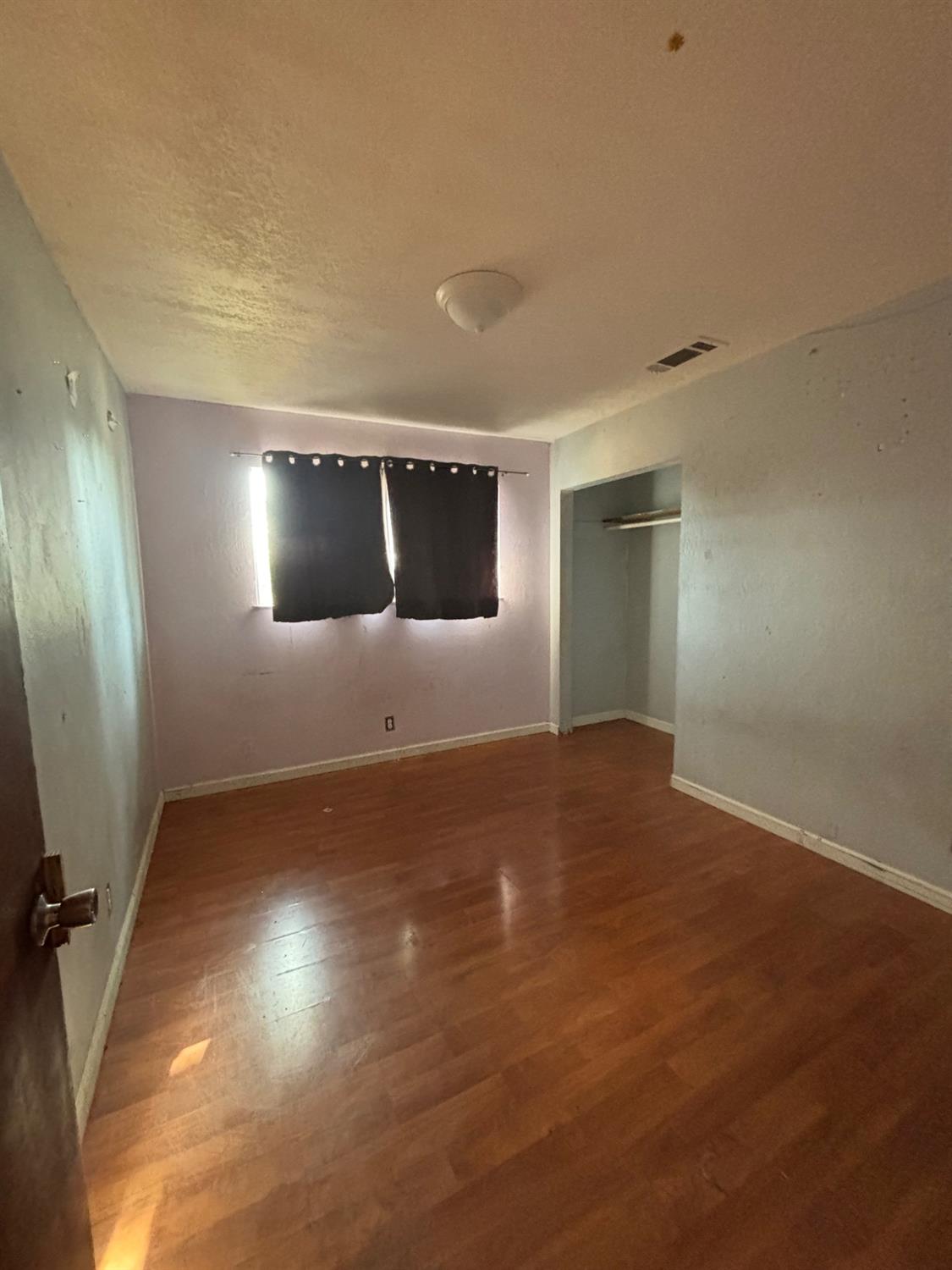 1555 S College Ave, Dinuba, CA 93618