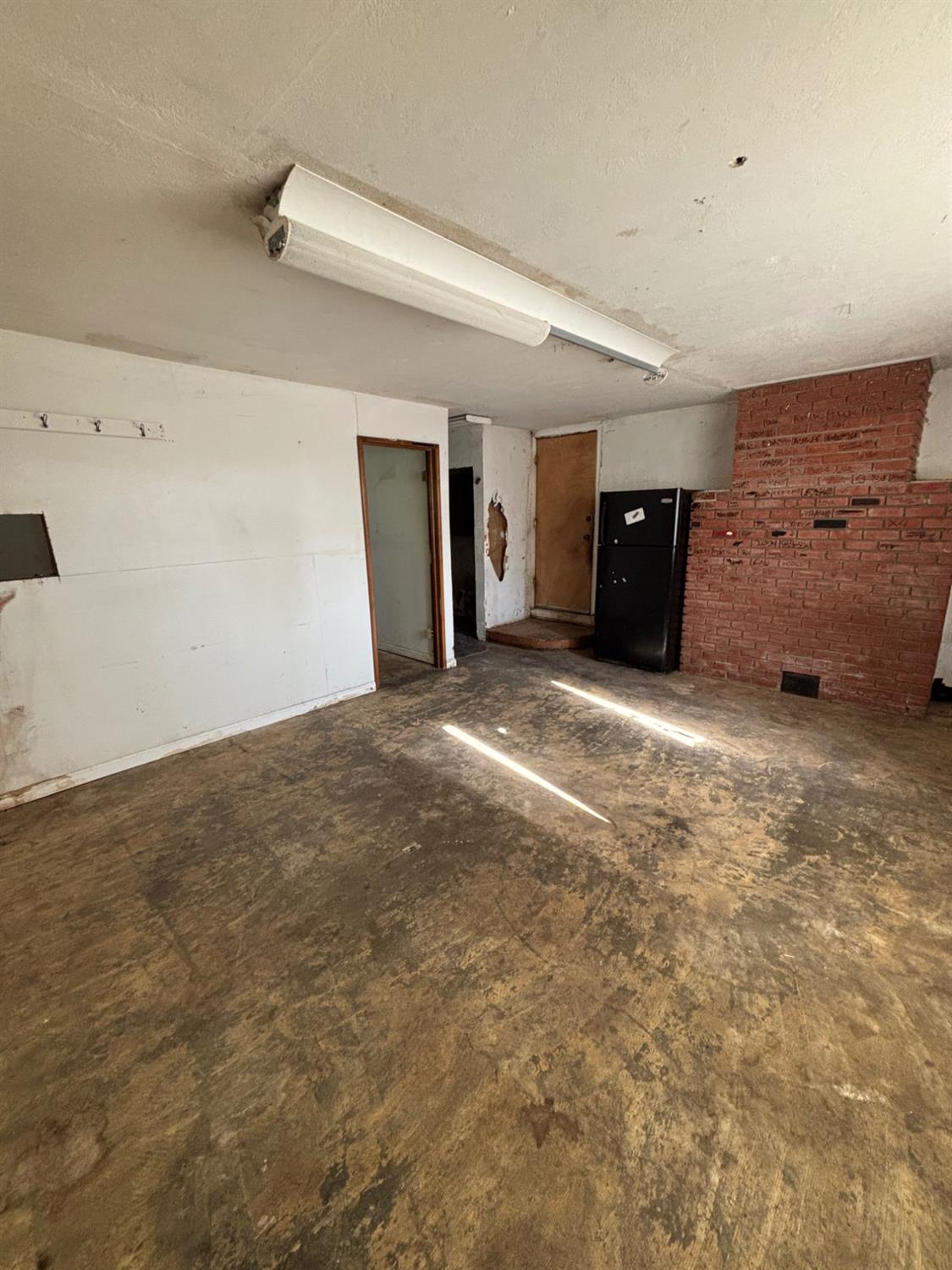 1555 S College Ave, Dinuba, CA 93618