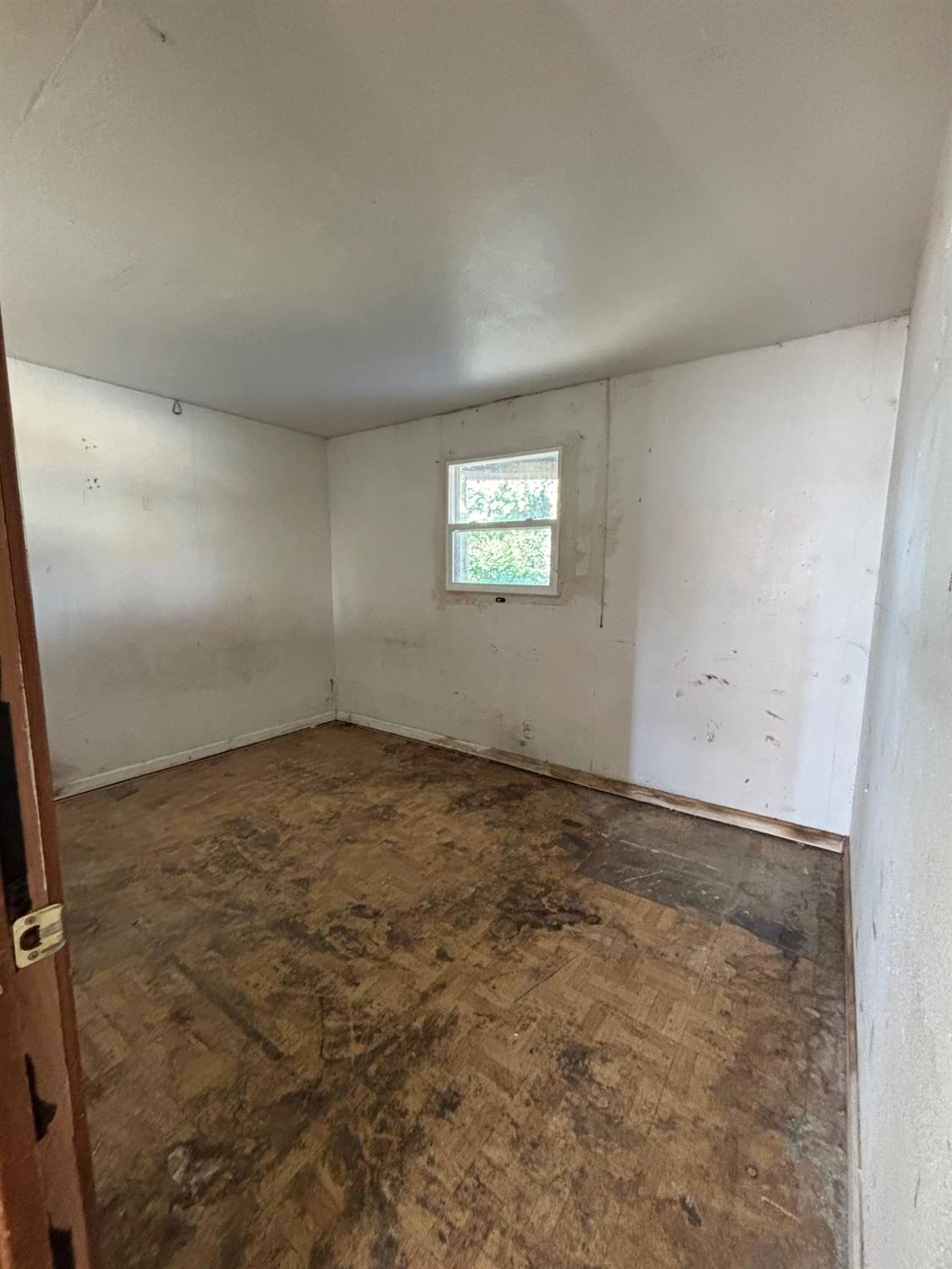 1555 S College Ave, Dinuba, CA 93618