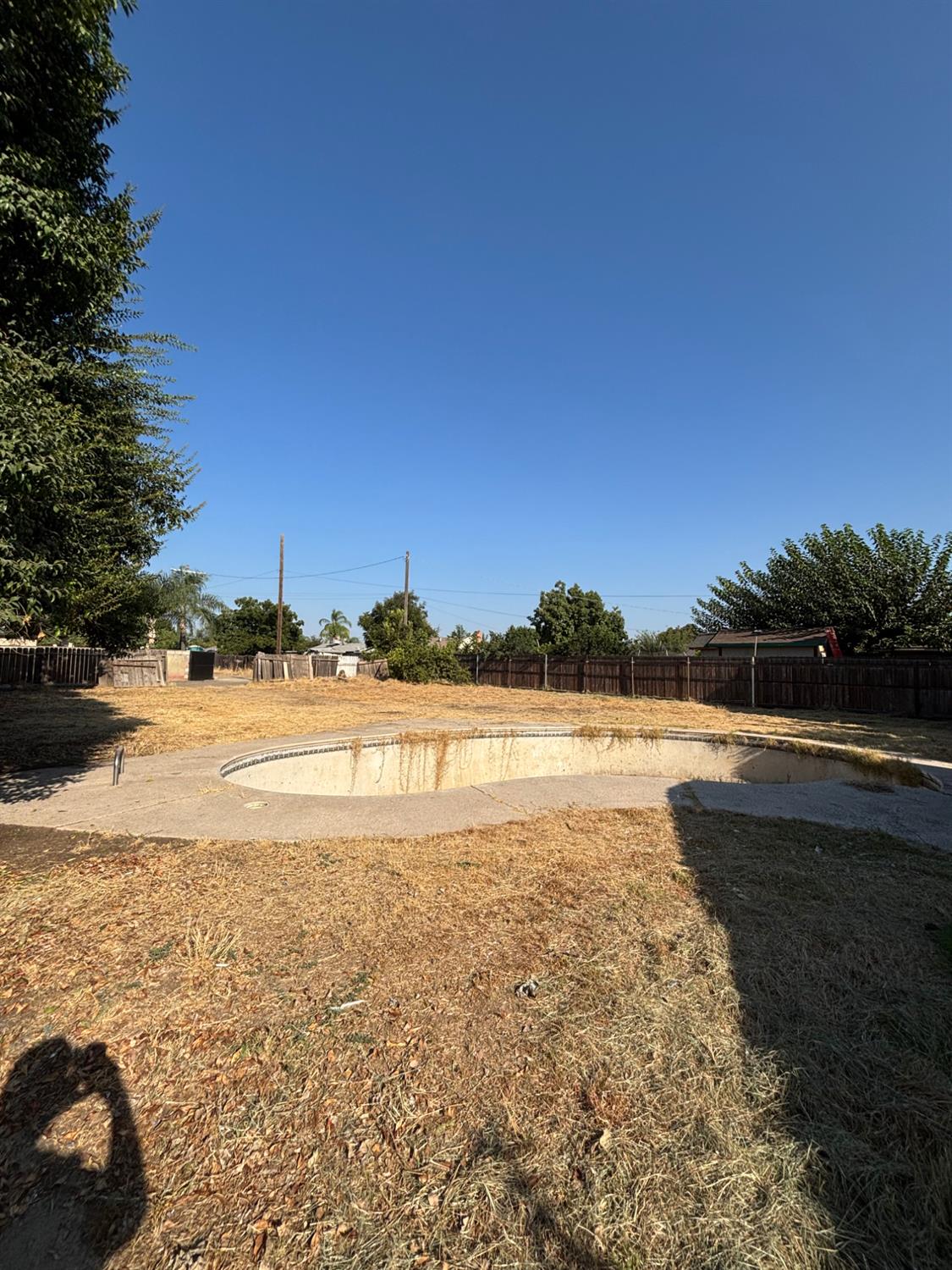 1555 S College Ave, Dinuba, CA 93618