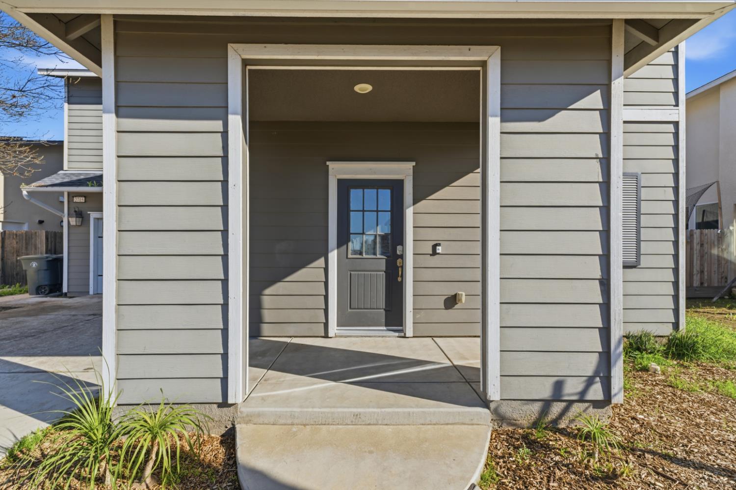 2715 Las Rosas Ave, Clovis, CA 93619
