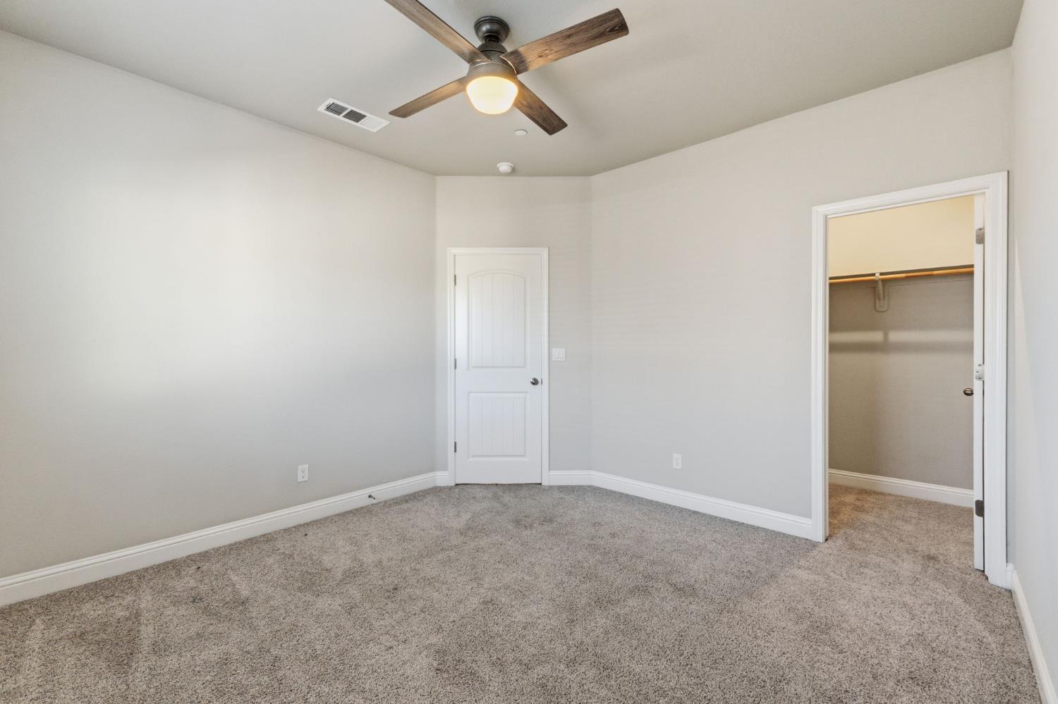 2715 Las Rosas Ave, Clovis, CA 93619